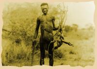 Haikom mit Pfeilgiftpflanze: Photo: National Archives of Namibia (Denver Africa Expedition Collection) - nachbearbeitet. 