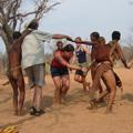 Traditionelle Tänze mit den Buschleuten